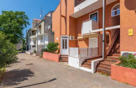 Apartment Anja with Balcony - Photo 11