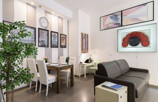 S.Ambrogio Square - Photo 1