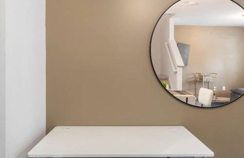 4BR Townhouse King Bed 2-Story Near NC State - Foto 21