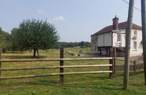 Gîte familial au bord de l'Orne, au pied du château de Mesnil-Glaise - Foto 7