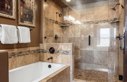 Private Hot Tub, Minutes to Ski, Cozy Getaway, Beautiful Condo- Large 3BR, Private Garage! - Photo 21