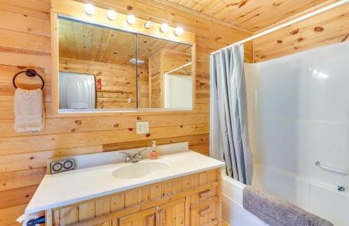 Wraparound Deck and BBQ Pet-Friendly Deadwood Cabin - Foto 20