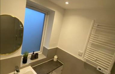 Stylish Detached Studio, Banstead with off street Parking - Photo 15