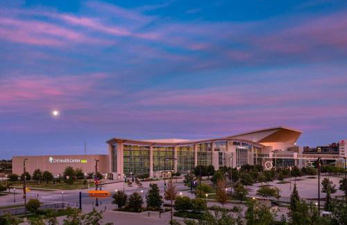 Modern Townhome Near Downtown walk to CWS! - Foto 6