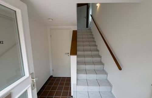 ImmoStay G#1 Ferienhaus - Parken & WiFi, 2 Balkone und 2 Bäder,4K - Foto 32