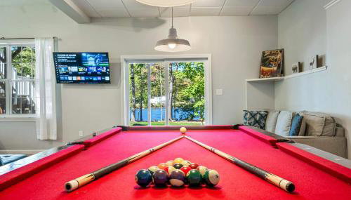 Lakefront Home with Private Beach Access & Hot Tub - Foto 4