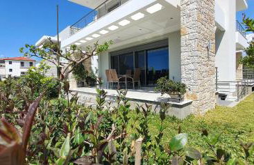 Villa Demiris at Vrachneika Beach - Foto 1