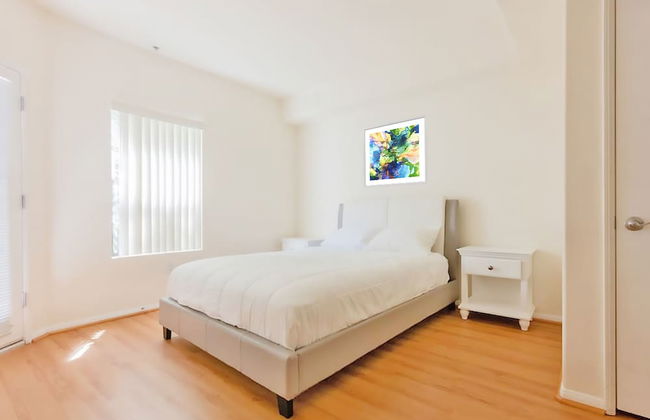 LAs Premier Apartments - Photo 15