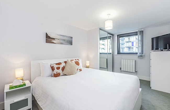 Canary Wharf Luxury Apartments - Photo 7