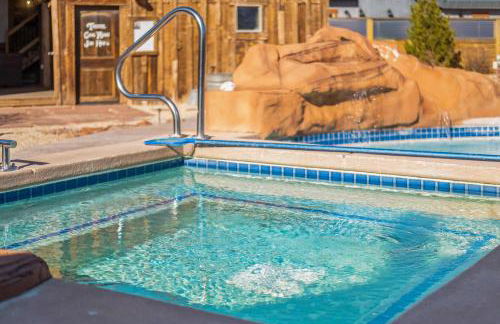 Timber & Tin F 2Bed 2Bath w Pool & Rooftop Deck - Foto 50