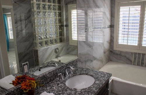 Heated Salt Pool, BBQ, Movie Projector, Stereo, Billiards Table, Arcade Game, Darts - Stone Sanctuary NW at Childrens Memorial Park, Pool Heat Optional - Foto 26