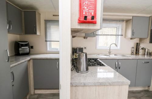 The Hideout - Photo 15