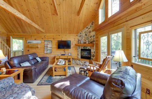 Lakefront Hazelhurst Cabin Dock and Pool Table - Foto 6