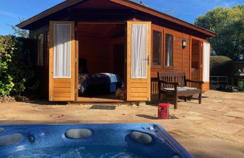 Exclusive 2 Bedroom Apartment with Summer House and Hot Tub - Foto 28