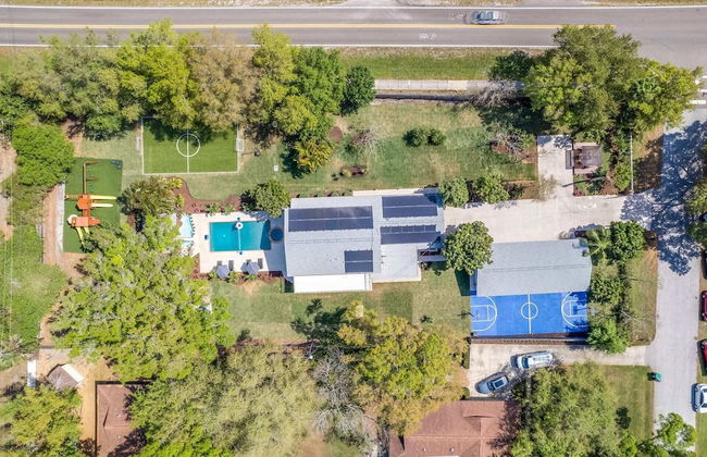 Luxe Largo Retreat: Pool, Games, Basketball & More - Foto 67