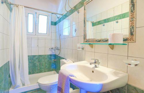 Cochelli Upper Pool Walk to beach AC WiFi - Foto 36