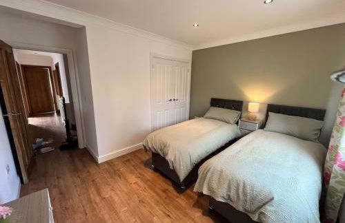 Spacious modern three Bedroom Bungalow ample parking - Foto 34