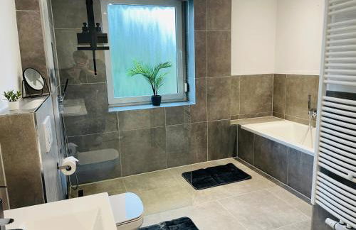 LIGHTPLACE • Große Unterkunft • 3 Schlafzimmer • Boxspring • Smart TV • Biergarten • Restaurant - Foto 15