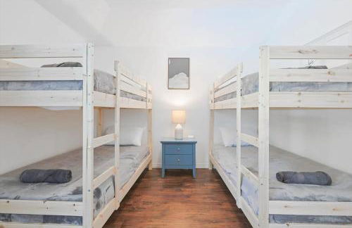 The Blue Holly - Bright & Spacious with a Pool - Foto 27