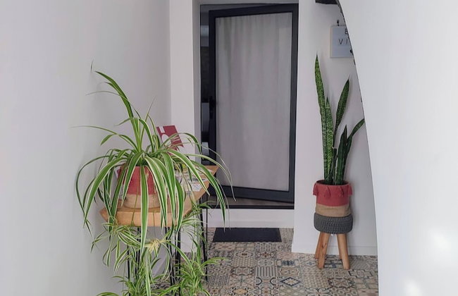 Character 2BR Upper Retreat With BBQ Terrace Parking - Foto 22