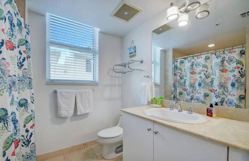 One bedroom in amazing condoBeach pass included! - Foto 12