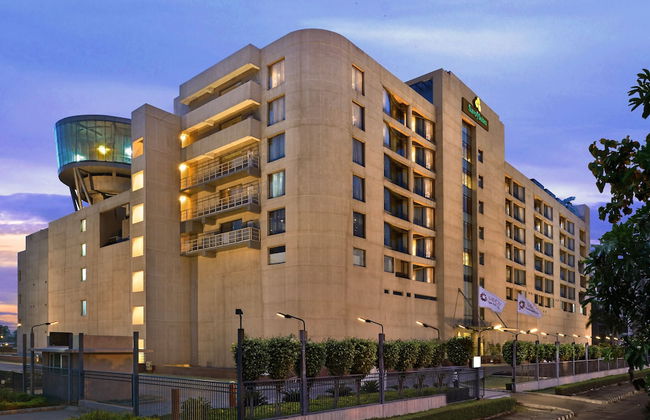 Savoy Suites Manesar - Foto 46