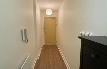Central Milton Keynes hub one bedroom secured apartment - Foto 8
