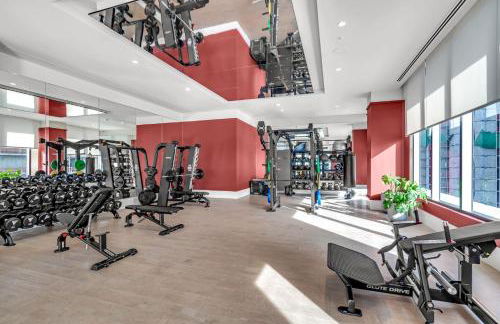 Modern Chic 1BR Downtown with Rooftop Pool & Views - Foto 29