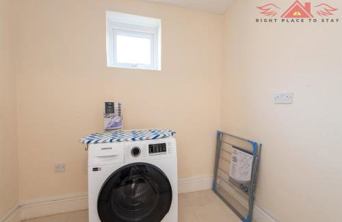 Darlington Modern 2 Bed Apartment Great for Contractors - Photo 17