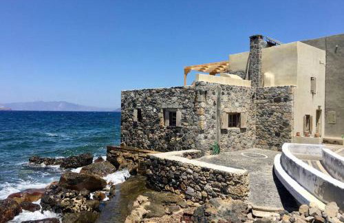 Poseidon House - Photo 1