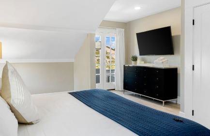 Luxe Backyard Oasis w/ Hot Tub Chic Design South Park Sanctuary - Foto 31