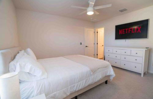 Modern 4BR home in Casa Grande 65 inch TV - Foto 16