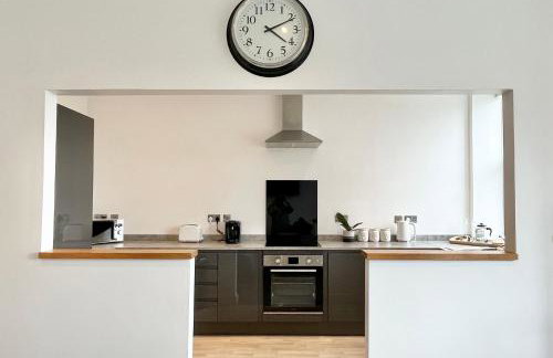 Spacious Apartment~Parking~Close to Seafront - Photo 2