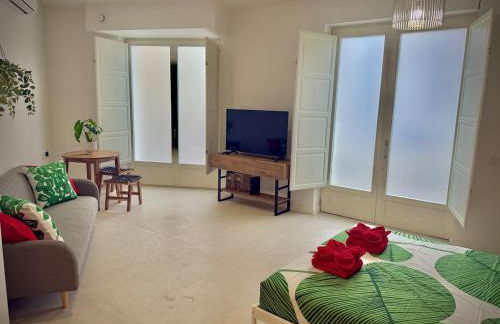 Glamour Suite 2 next to the city center - Photo 9