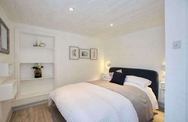 Fantastic 1BD Hideaway, 2 Minutes to the Sea - Photo 2