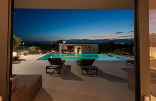 Villa Freedom - Five Bedroom House with Balcony - Foto 39