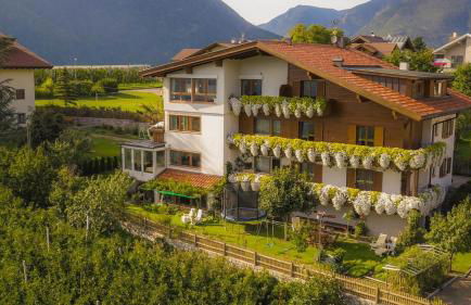 WEINBERG APARTMENTS with Brixen Südtirol Card - Photo 3