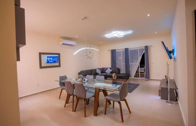 Luxury Apartment With Poll - Photo 12