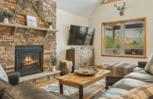 Pocono Paradise by Avantstay Lakeside Retreat, Hot Tub, Game Room, Near Beach - Foto 40