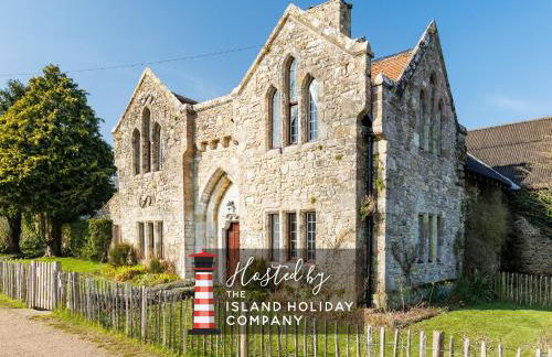 The Old Abbey Farmhouse - Stay at Quarr Abbey Monastery - Pet-Friendly Farmhouse with History & Countryside Views, surrounded by woodland & nature - Photo 59