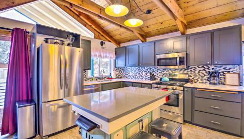 McCall Retreat with Hot Tub - half Mi to Downtown! - Foto 5