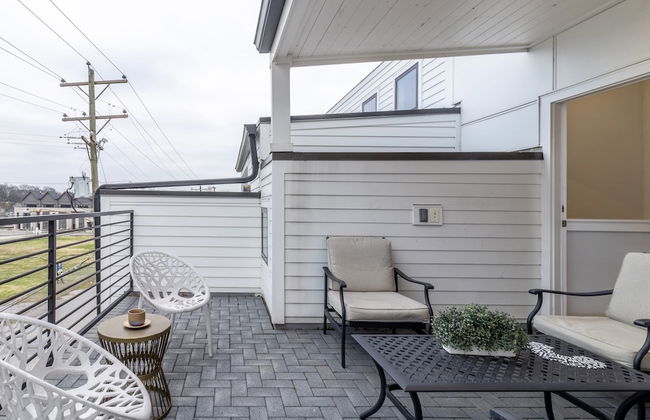 Monty by Avantstay 4bdr 4BA Balcony w Outdoor Seating 5mins to DT - Photo 33