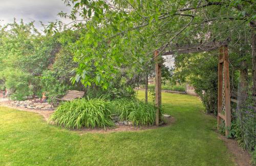 Cozy Home with Hot Tub Half Mi to Salmon River! - Foto 31