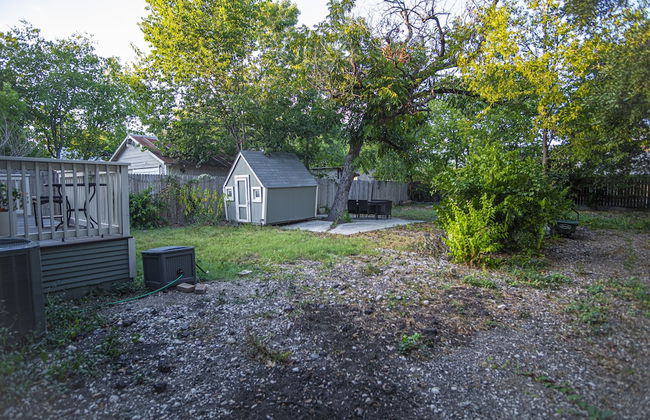 Chic Downtown Farmhouse With Garden and BBQ Grill - Foto 28