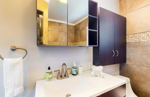 Snowbird-friendly home with private pool, spa, grill, enclosed backyard, WD, AC - Foto 17