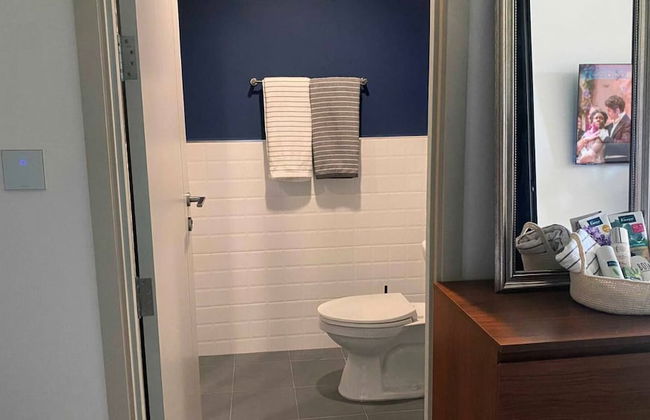 Romantic Bedroom With Mountain View Near Central - Photo 8