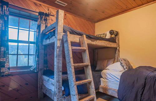 Luxurious Mountain Retreat with Hot Tub Jacuzzi Suite & Wood-Burning Fireplace - 10 Min to Boone - Foto 25