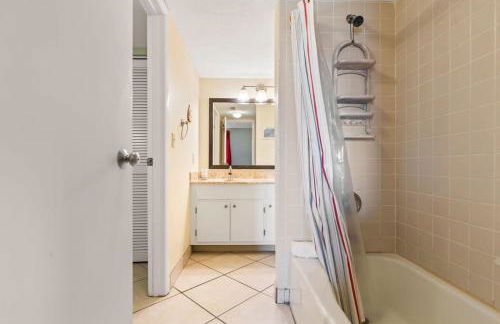 Ocean Front Condo with Amazing Views! Sunglow Resort 402 by Brightwild - Foto 21