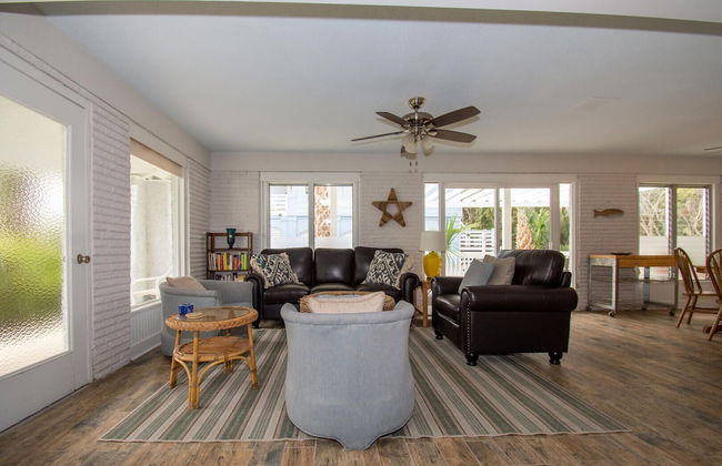 5bd, 3Ba Home Sleeps 14 Comfortably, Close to the Beach and Club Amenities - Foto 15