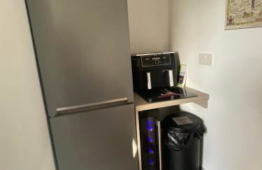 POPPY LUXURY LODGE Sleeps 8 at Fairview Farm, Ravenshead, Nottingham Near Sherwood Forest, Dog Friendly, Farm Stay great for wedding groups, families, Hen Do's, friends gatherings with amazing views - Foto 25